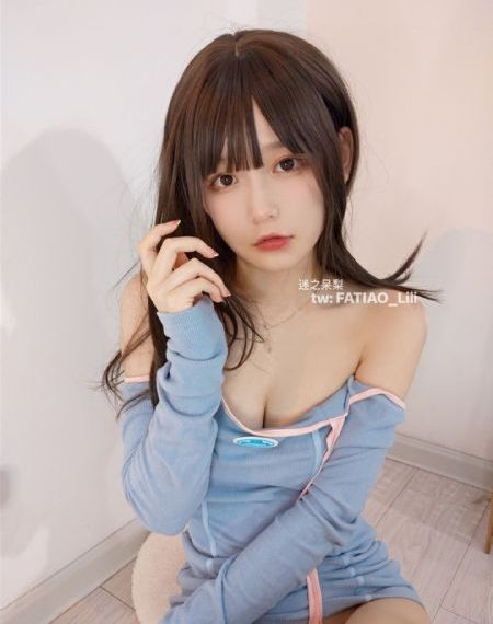 欧美白丝少女_4K完整版观看